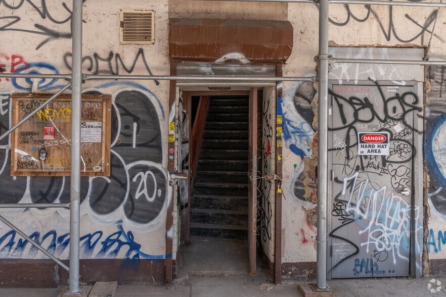 395-403 Evergreen Ave, Brooklyn, NY for lease - Building Photo - Image 3 of 7