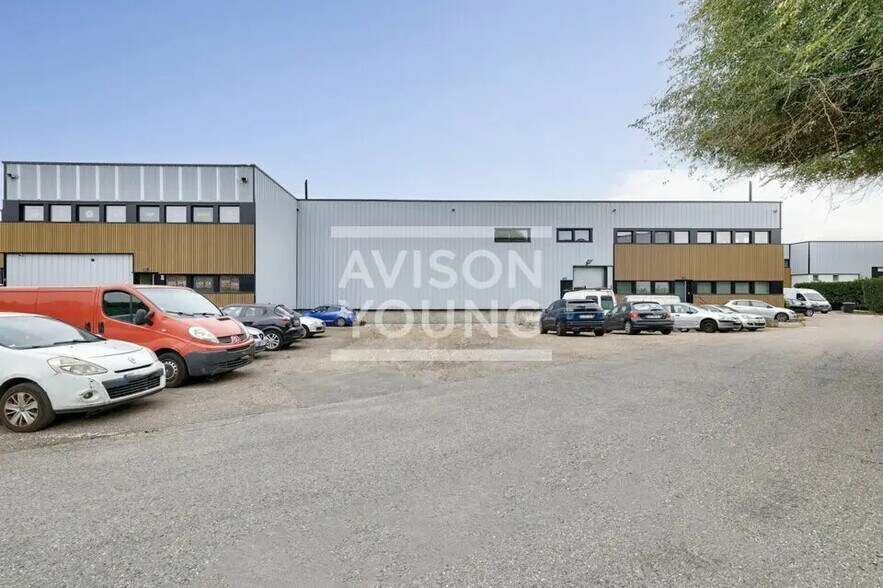 Flex dans Villeneuve-la-Garenne à louer - Photo du bâtiment - Image 2 de 4