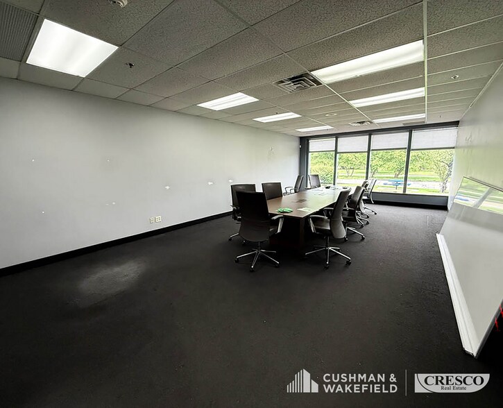 1263 S Chillicothe Rd, Aurora, OH à louer - Photo du bâtiment - Image 3 de 6