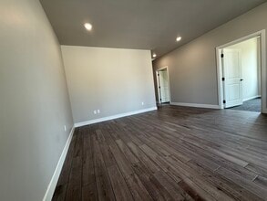 2272 Camino del Plaza Ln, Edmond, OK for lease Building Photo- Image 2 of 23