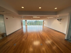 1725 N McGovern St, Highland Park, IL for lease Interior Photo- Image 1 of 4