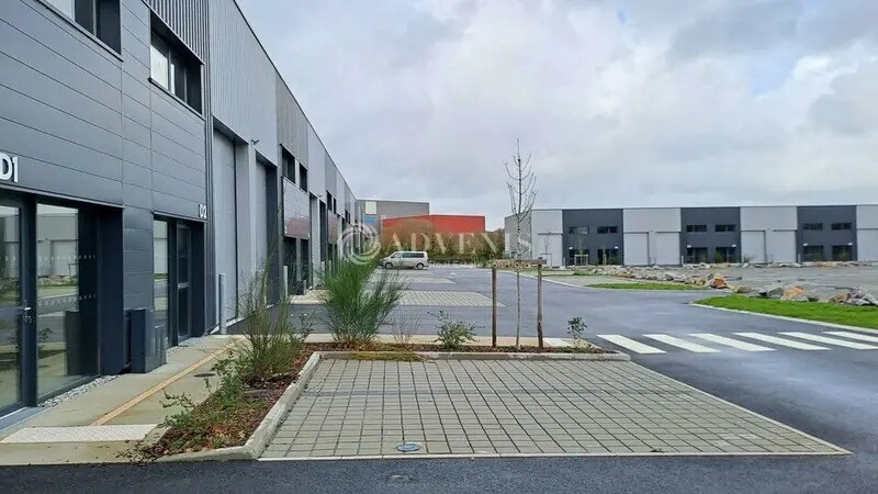 Flex dans GRANDCHAMP-DES-FONTAINES à louer - Photo du bâtiment - Image 3 de 4
