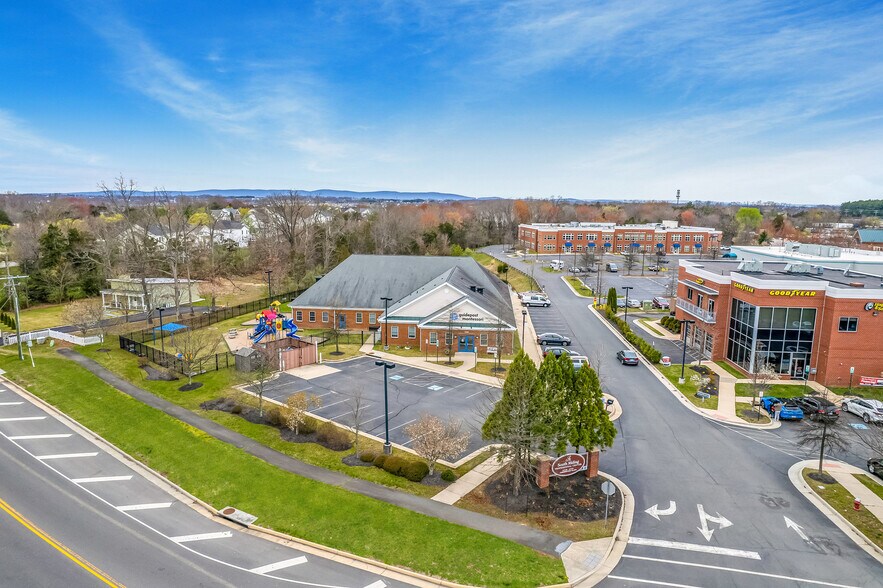 43181 Amberwood Plz, Chantilly, VA à vendre - Photo du bâtiment - Image 1 de 14