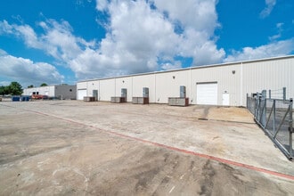 5119 Hiltonview Rd, Houston, TX for lease Building Photo- Image 2 of 8