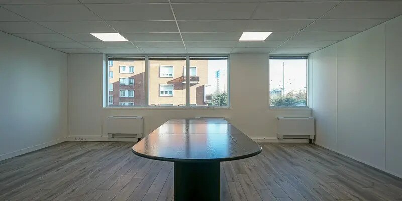 Office in Paris for lease Interior Photo- Image 1 of 10