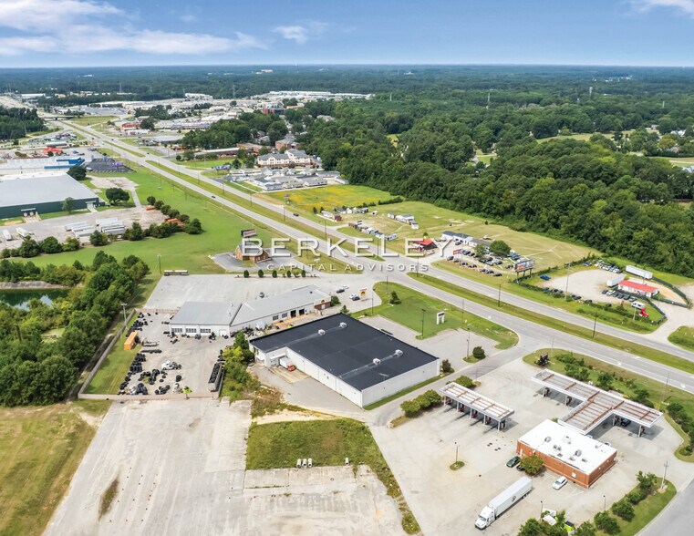 1473 N Wesleyan Blvd, Rocky Mount, NC à louer - Photo du bâtiment - Image 3 de 4