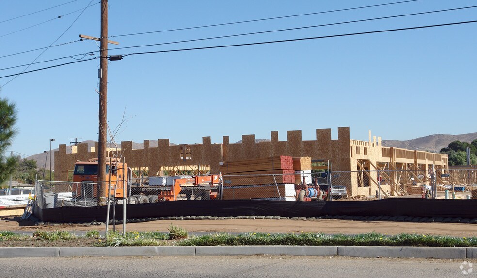 2743 Hamner Ave, Norco, CA à louer - Photo du bâtiment - Image 2 de 8