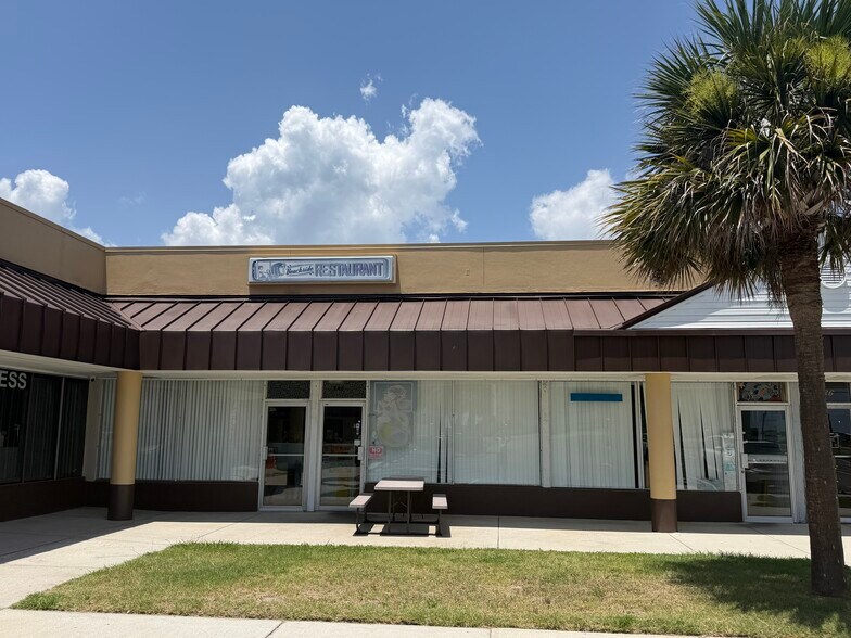 200-218 North Aia, Satellite Beach, FL à louer - Photo du bâtiment - Image 3 de 30