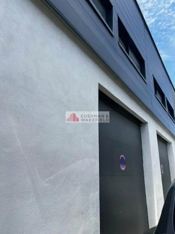 Flex in Nîmes for lease Building Photo- Image 1 of 4