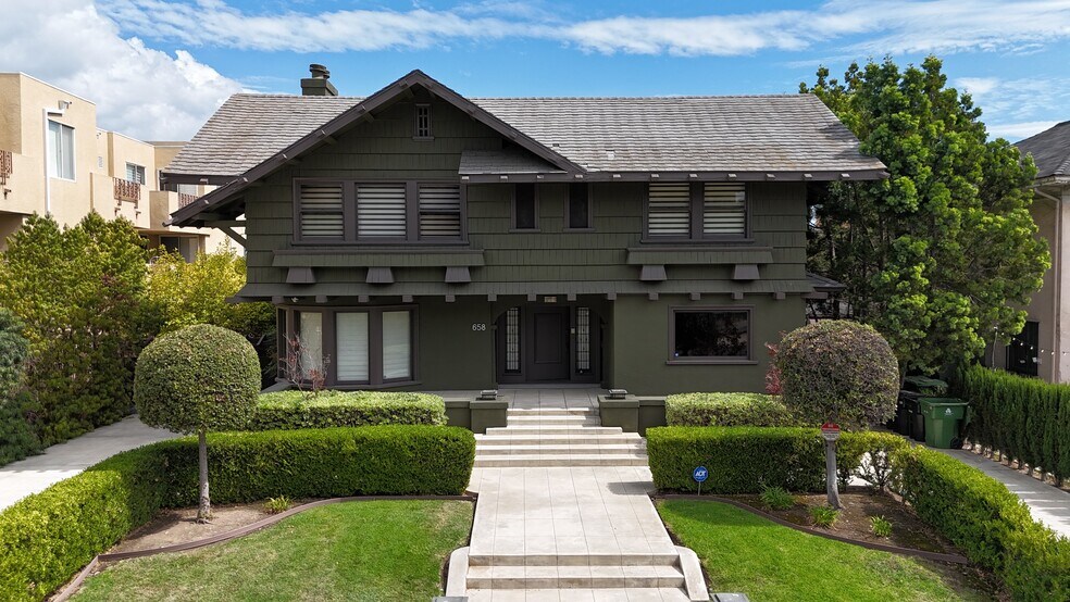 658 S Bronson Ave, Los Angeles, CA à vendre - Photo du bâtiment - Image 1 de 63