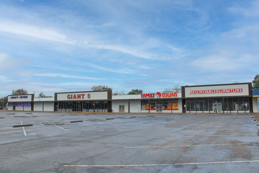 9411 North Fwy, Houston, TX for lease - Building Photo - Image 2 of 3