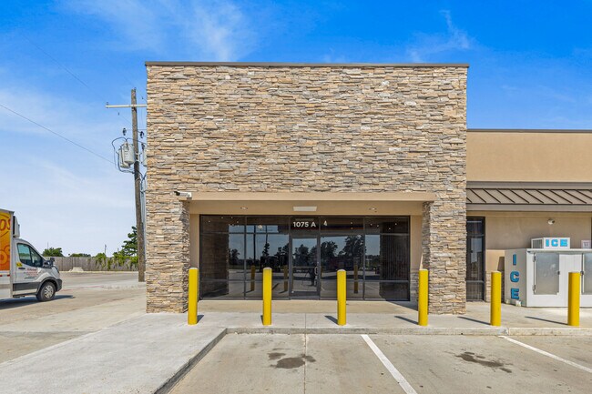 Plus de détails pour 1075 CR 5270, Cleveland, TX - Commerce de détail à louer