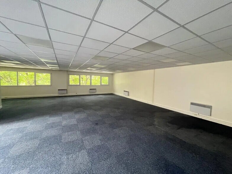 Office in Trappes for lease - Interior Photo - Image 3 of 6