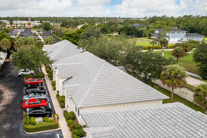 3447 Pine Ridge Rd, Naples, FL à vendre - Photo du bâtiment - Image 3 de 32
