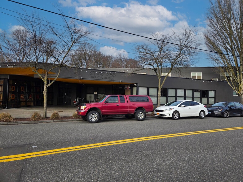 1235 SE Division St, Portland, OR à louer - Photo du bâtiment - Image 3 de 13