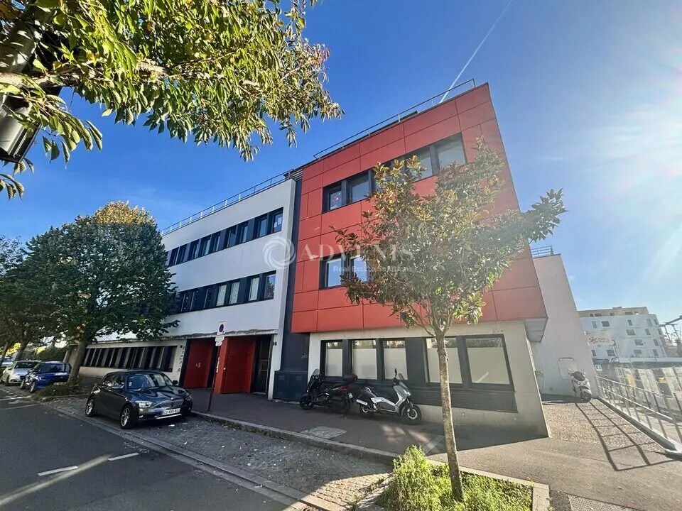 Office in Bondy for lease Building Photo- Image 1 of 6