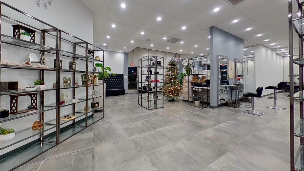 19002-19148 Brookhurst St, Huntington Beach, CA for lease - Interior Photo - Image 2 of 4