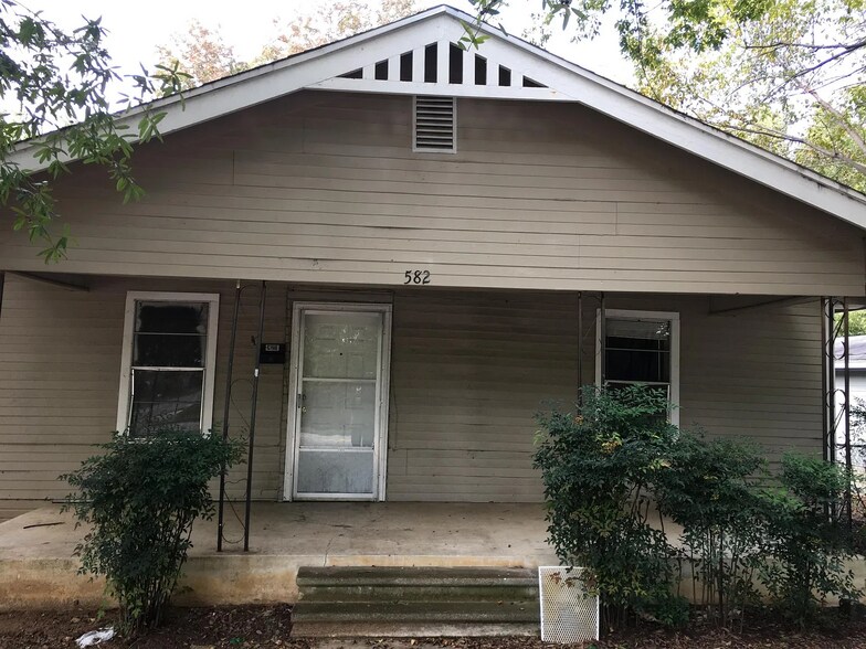 Home Group 5 portefeuille de 3 propriétés à vendre sur LoopNet.ca - Photo du bâtiment - Image 3 de 3