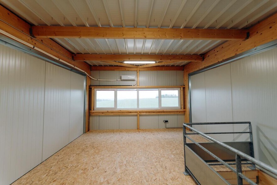 Flex in Persan for lease - Building Photo - Image 3 of 21