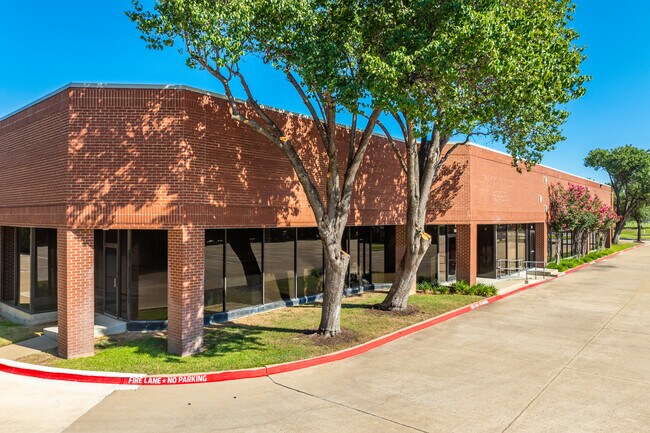 Plus de détails pour 14500 Trinity Blvd, Fort Worth, TX - Local d'activités à louer