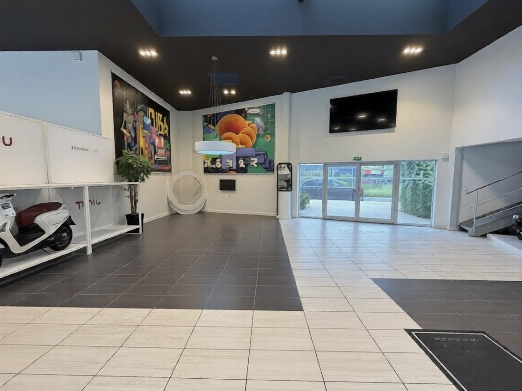 Retail in La Teste-de-Buch for lease Building Photo- Image 1 of 7