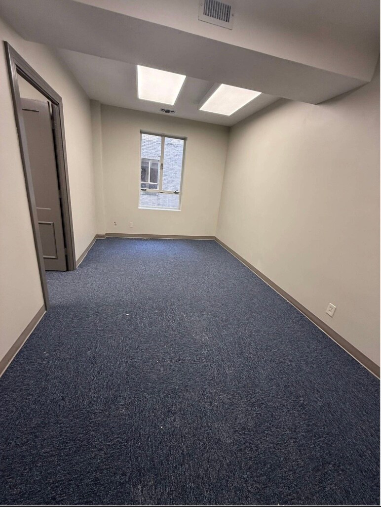 121 S Broadway Ave, Tyler, TX for lease Interior Photo- Image 1 of 2