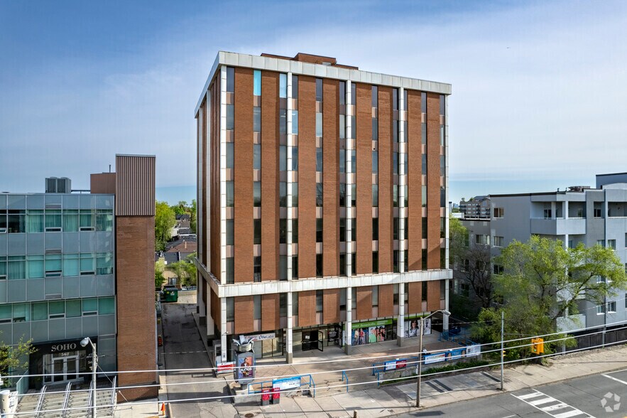 586 Eglinton Ave E, Toronto, ON à vendre - Photo principale - Image 1 de 1