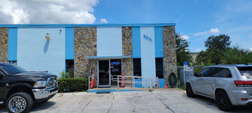 3201 44th Ave N, Saint Petersburg, FL à vendre - Photo du bâtiment - Image 2 de 6