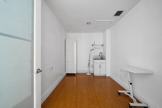 Plus de détails pour 430 S Dixie Hwy, Miami, FL - Bureau à louer