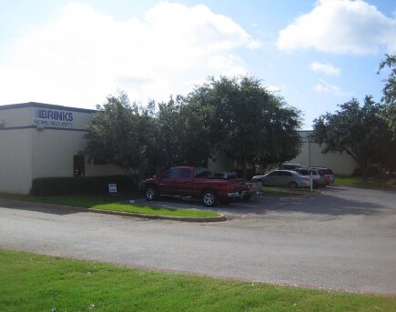 1109 S Airport Cir, Euless, TX à louer - Photo du bâtiment - Image 3 de 8
