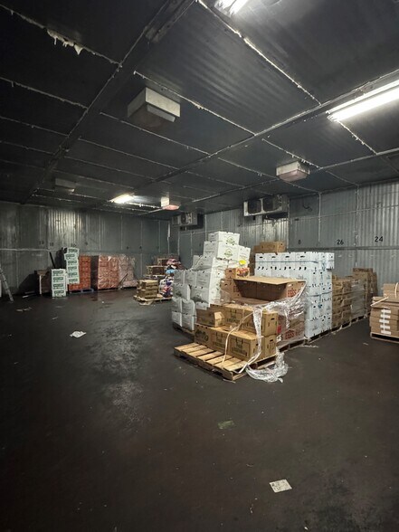 8915 Crane Ave, Cleveland, OH à vendre - Photo intérieure - Image 2 de 5