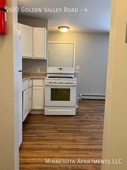 2603 Golden Valley Rd, Minneapolis, MN à vendre - Photo du bâtiment - Image 2 de 15