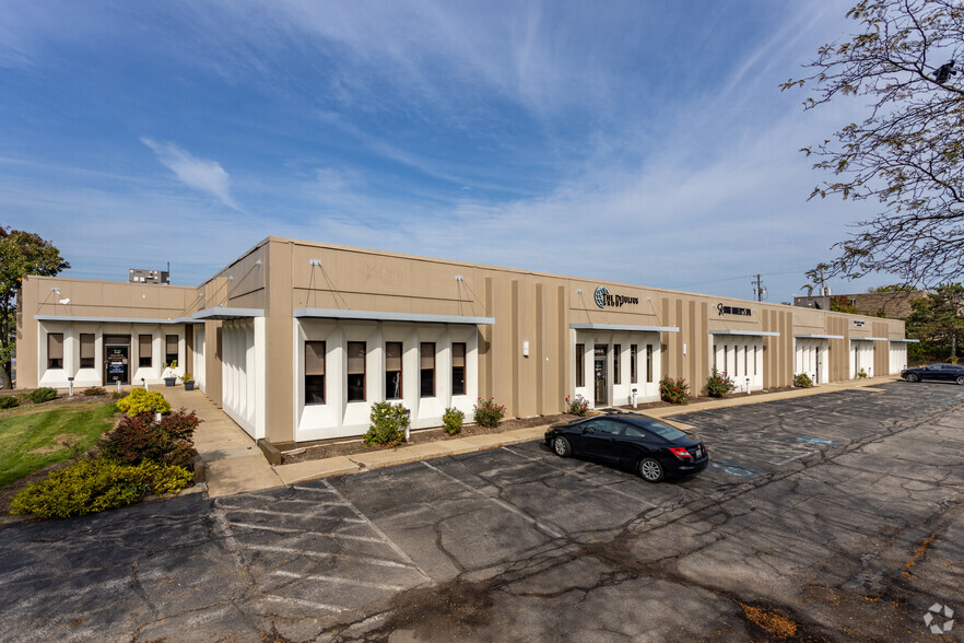 23205-23245 Mercantile Rd, Beachwood, OH for lease - Building Photo - Image 1 of 5