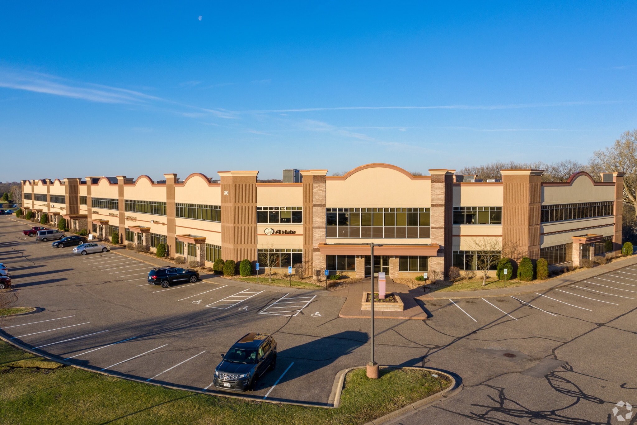 670 Commerce Dr, Woodbury, MN for lease Primary Photo- Image 1 of 14