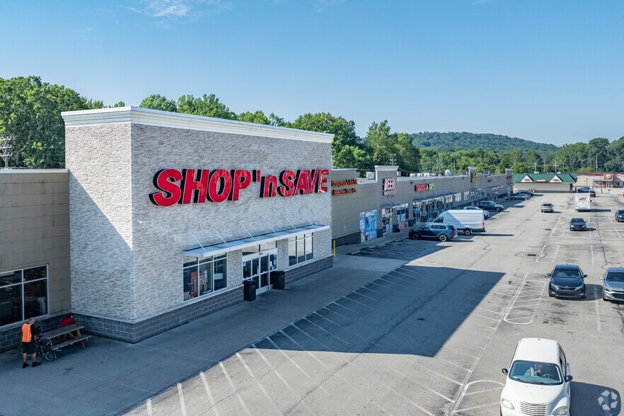 250 S 3rd St, Youngwood, PA for lease - Primary Photo - Image 1 of 1