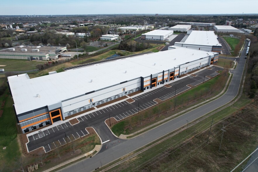 3480 Stateview Blvd, Fort Mill, SC à louer - Photo du bâtiment - Image 2 de 13