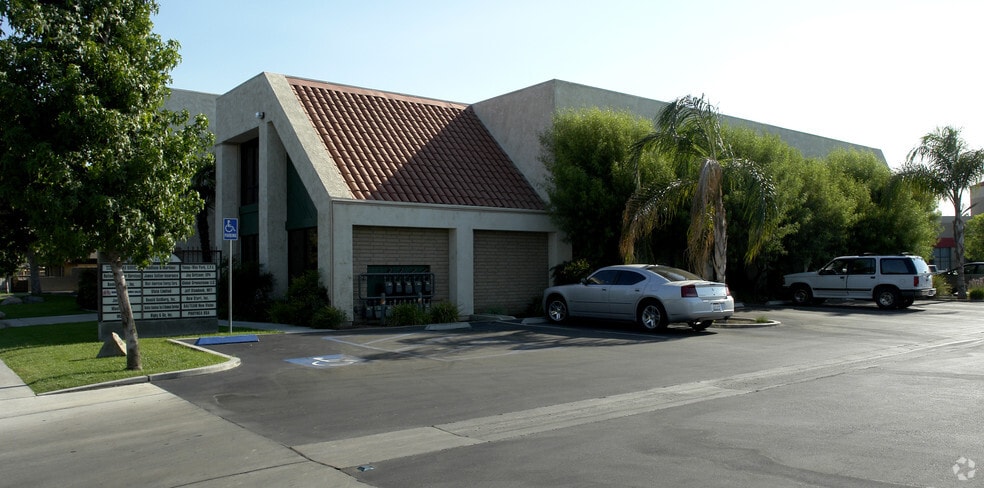 4949 Buckley Way, Bakersfield, CA for lease - Building Photo - Image 3 of 5