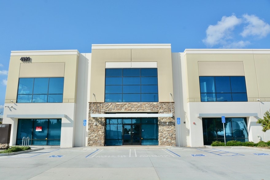 4181 Temple City Blvd, El Monte, CA à louer - Photo du bâtiment - Image 2 de 7