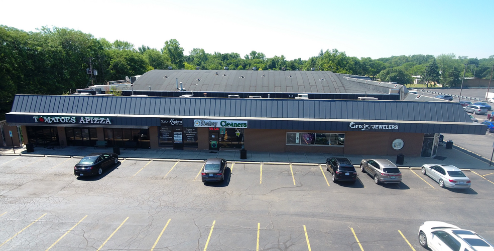 32902-32930 Middlebelt Rd, Farmington Hills, MI for lease - Building Photo - Image 2 of 4