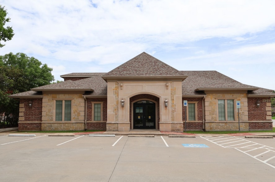 1948 E Hebron Pky, Carrollton, TX à louer - Photo du bâtiment - Image 2 de 4