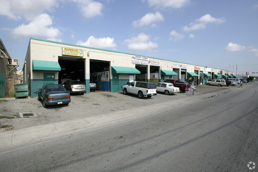 10200-10230 NW 80th Ave, Hialeah, FL for lease - Primary Photo - Image 1 of 6