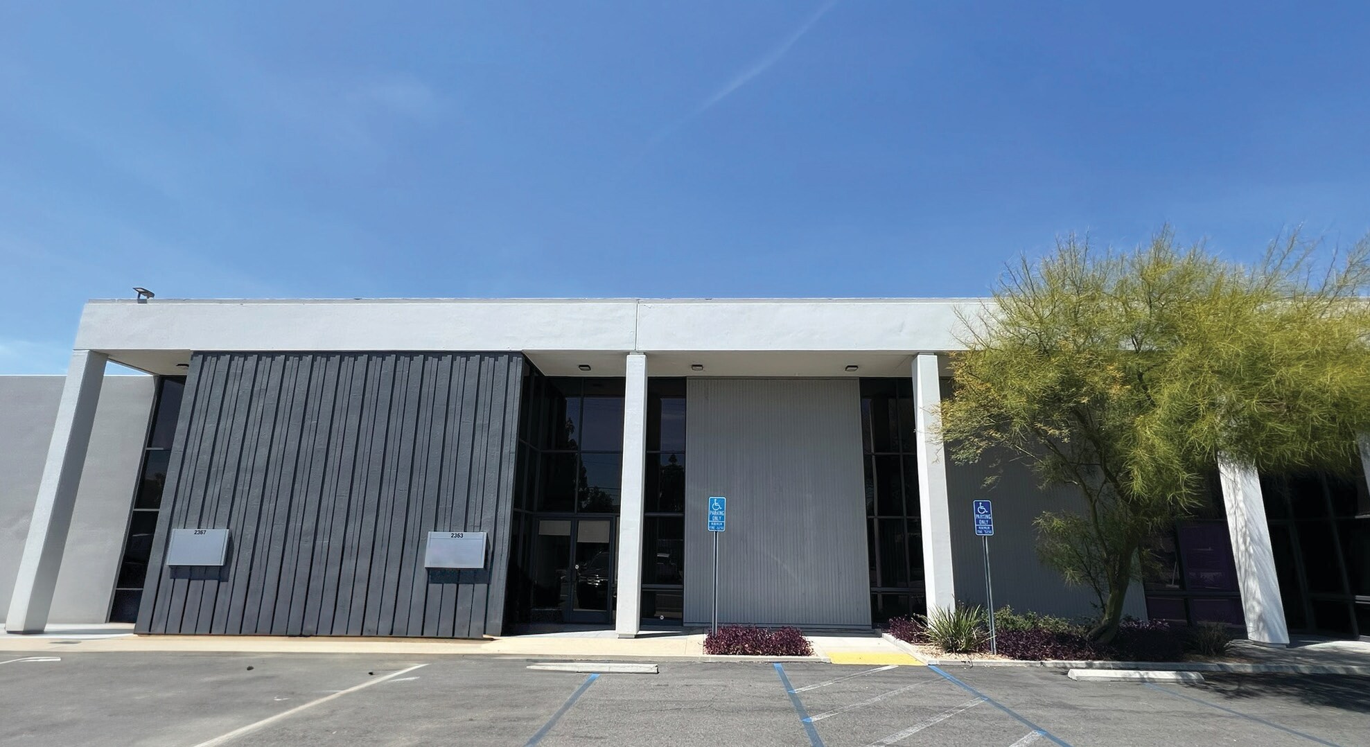 2353-2373 W La Palma Ave, Anaheim, CA à louer Photo du bâtiment- Image 1 de 5