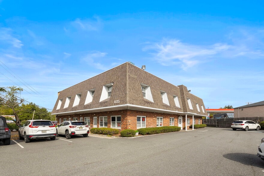 615 Franklin Tpke, Ridgewood, NJ for lease - Building Photo - Image 1 of 12