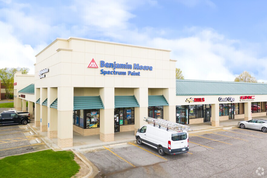 8700-8748 W 135th St, Overland Park, KS for lease - Primary Photo - Image 1 of 3