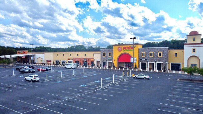 Plus de détails pour 733 Pleasant Hill Rd NW, Lilburn, GA - Commerce de détail à louer