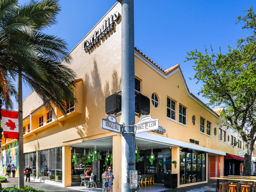 200-230 Miracle Mile, Coral Gables, FL à louer Photo du bâtiment- Image 1 de 6