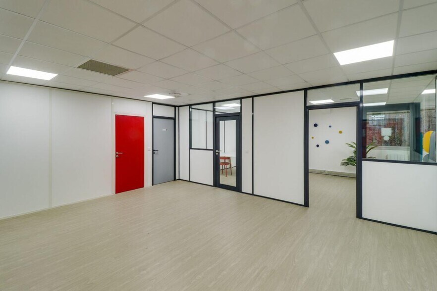 Bureau dans Villiers-sur-Marne à louer - Photo du bâtiment - Image 3 de 4