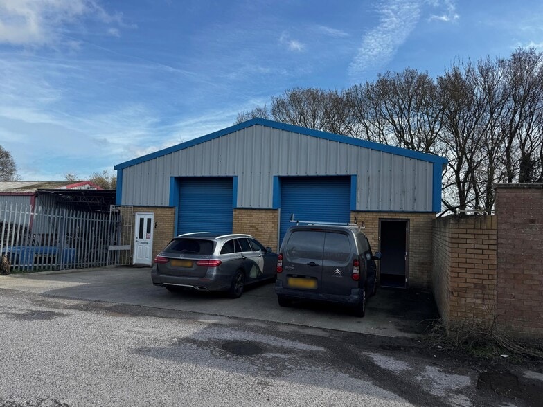 9 Oxford Rd, Yeovil for sale - Building Photo - Image 2 of 2