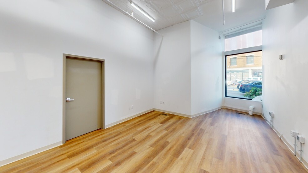 903 E McMillan St, Cincinnati, OH for lease - Interior Photo - Image 2 of 7