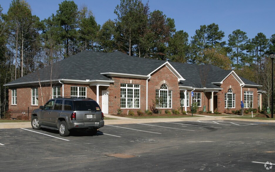 11539 Park Woods Cir, Alpharetta, GA à louer - Photo du bâtiment - Image 2 de 9